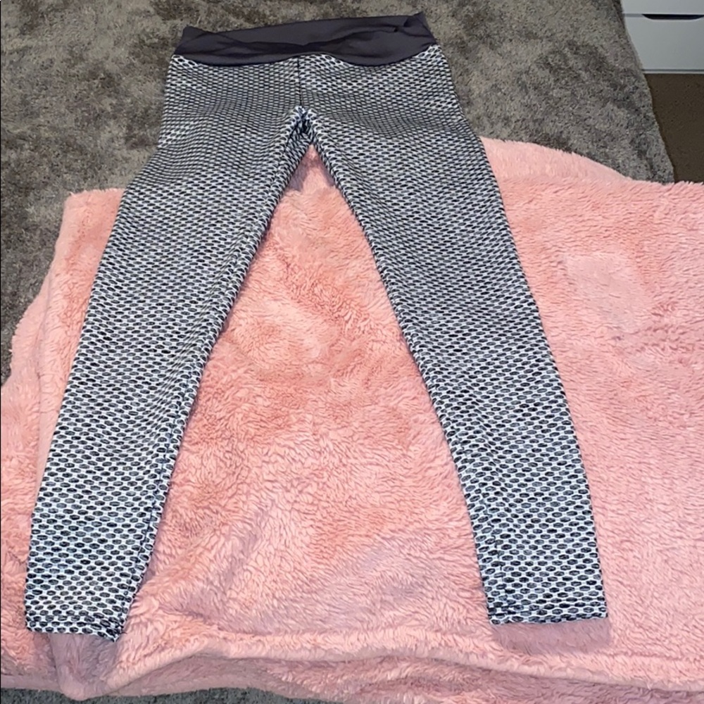 FAMOUS TIK TOK LEGGINGS